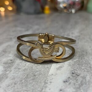Vintage Clamper Bangle Bracelet Hinged Bird Gold Tone Jewelry Figural Animal